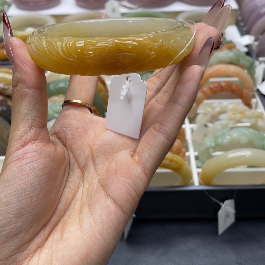 石英质玉手镯未镶嵌奶**买