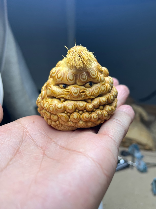 竹根雕金蟾《怪脸》杨智成作