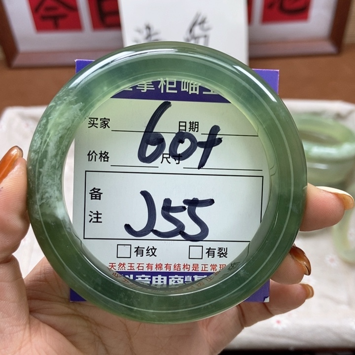 岫玉手镯手镯未镶嵌