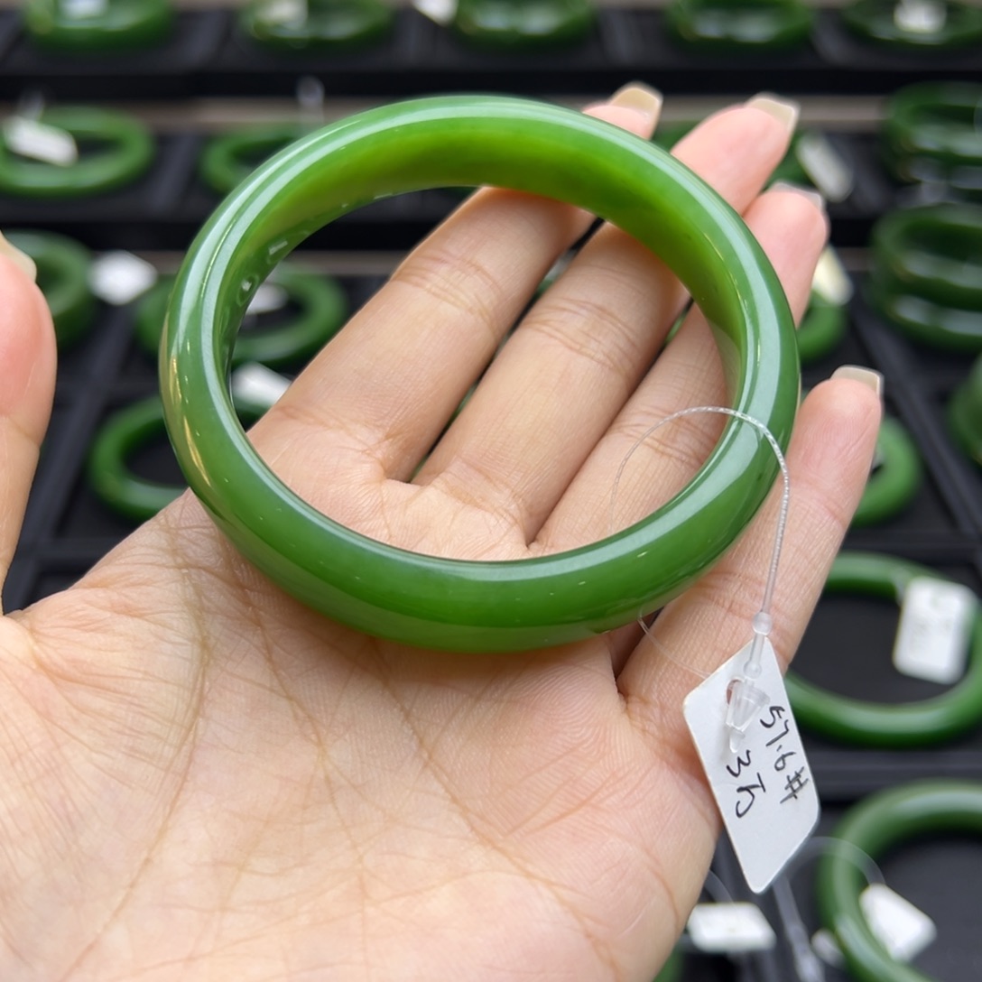 和田玉（碧玉）未镶嵌手镯