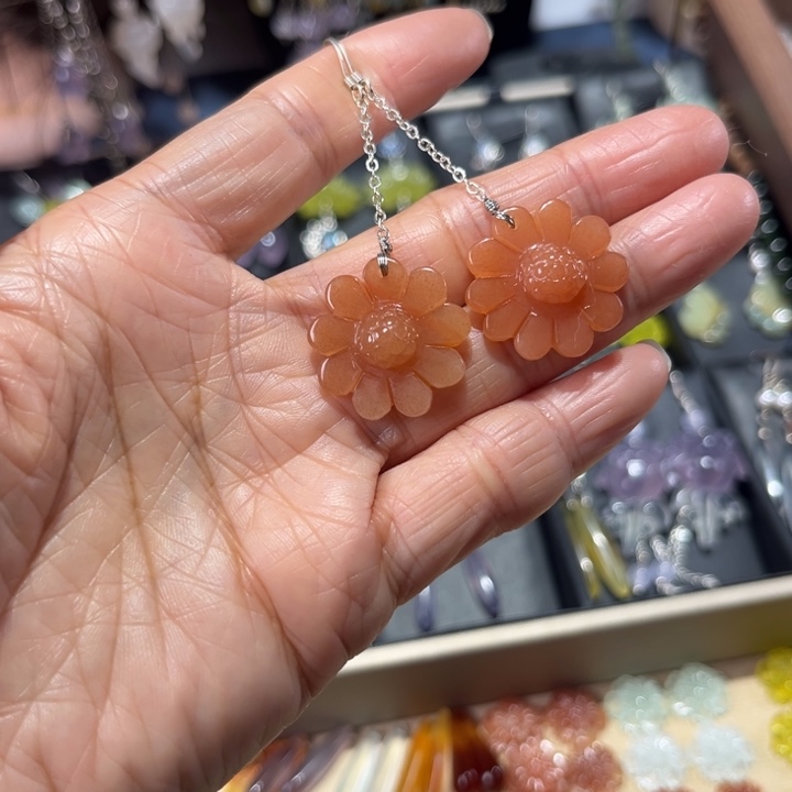 蛇纹石玉未镶嵌耳饰