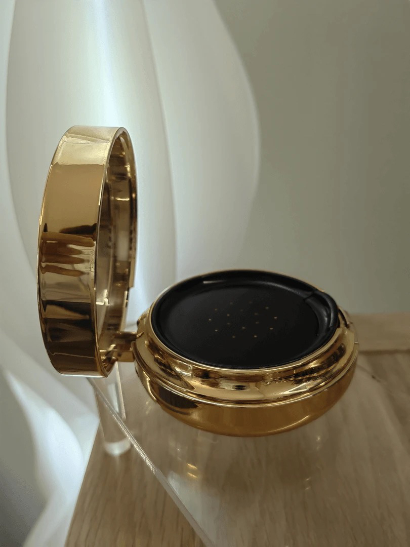  女主气垫涂抹刷