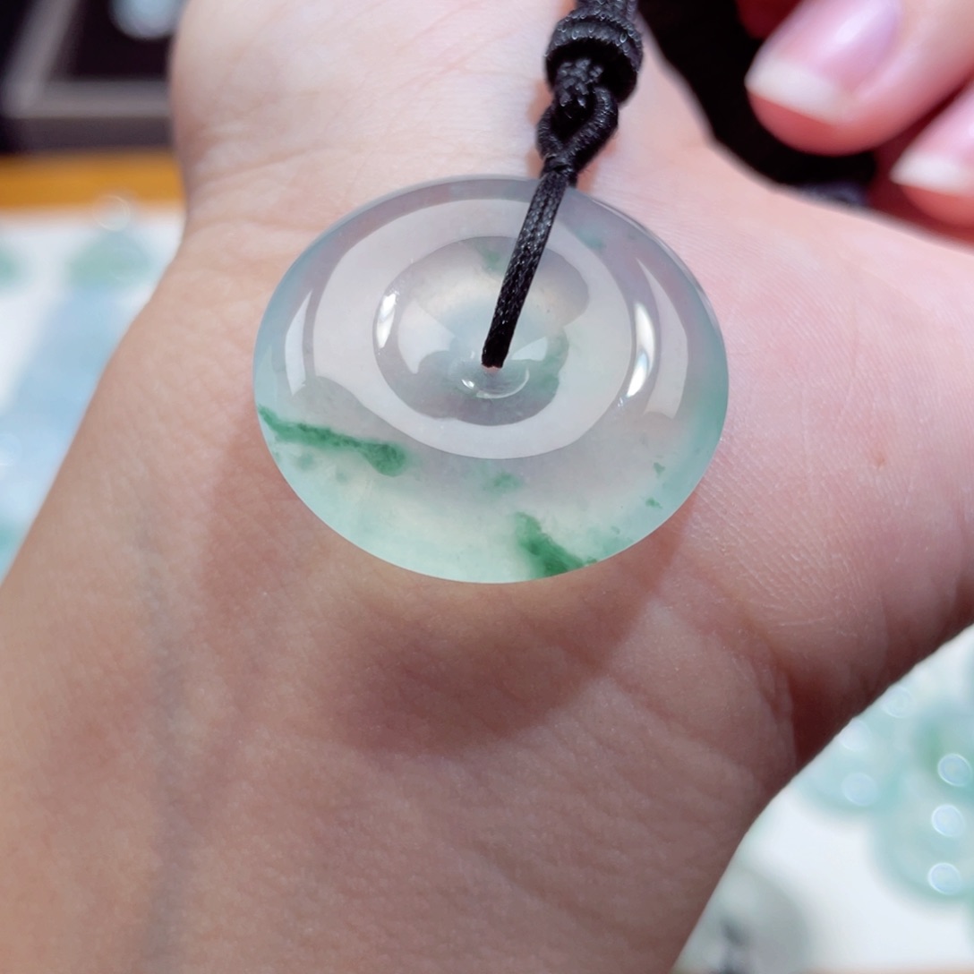 颈饰未镶嵌翡翠平安扣