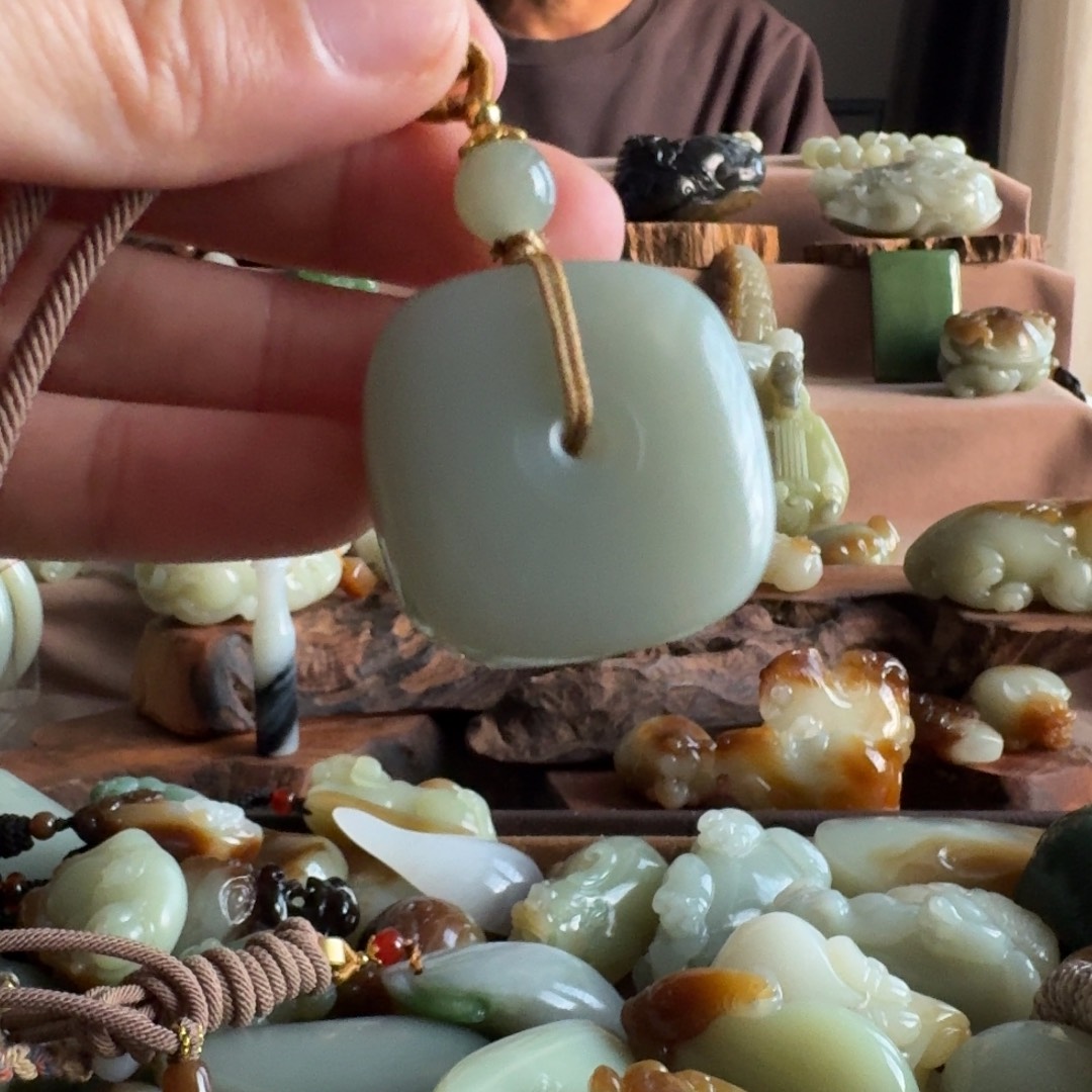 和田玉（糖玉）未镶嵌挂件