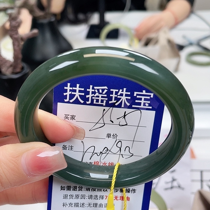 和田玉手镯未镶嵌