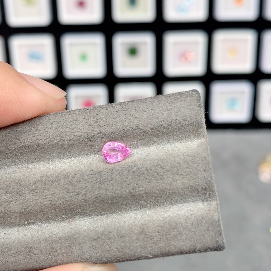 蓝宝石裸石未镶嵌4*5.5mm