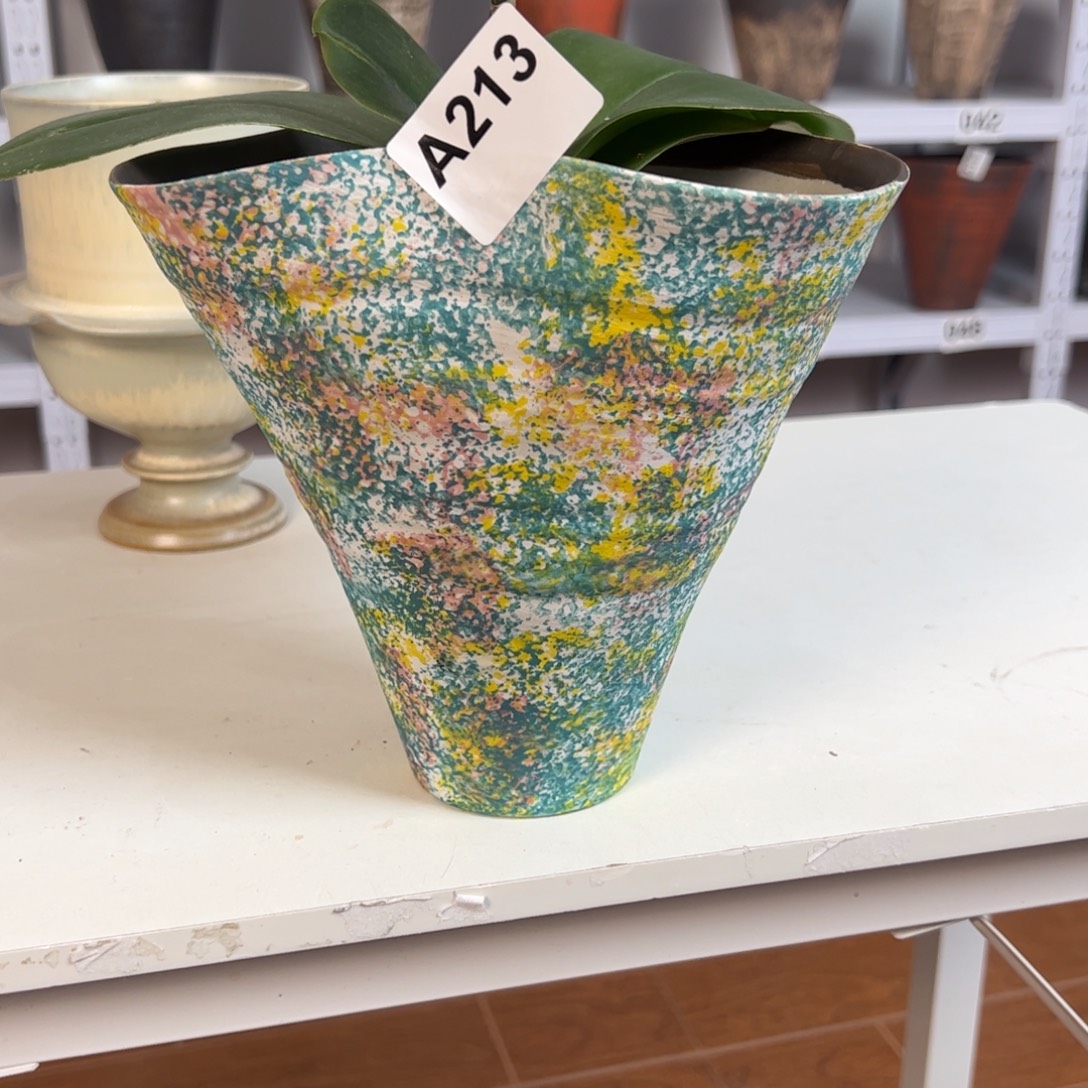 V***i景德镇手工花器213