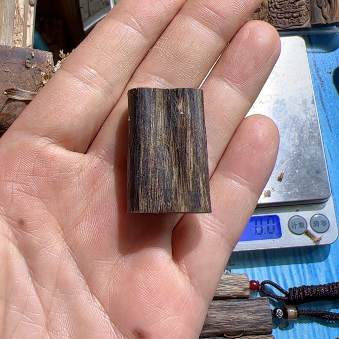 沉香吊坠白棋素牌5.7克