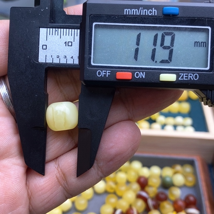 琥珀裸石未镶嵌58号11.9*10.3微瑕