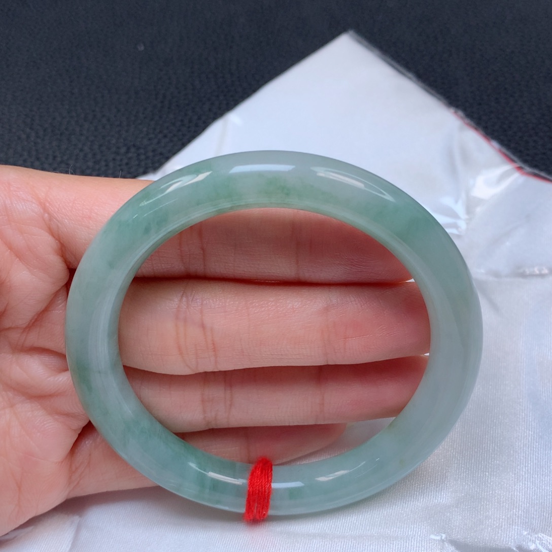 翡翠手镯未镶嵌天然