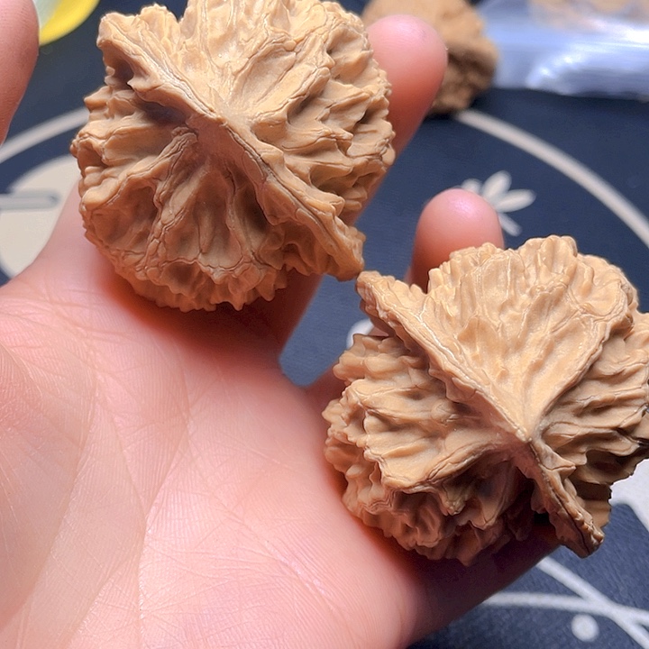 文玩核桃吊坠帝王狮子头