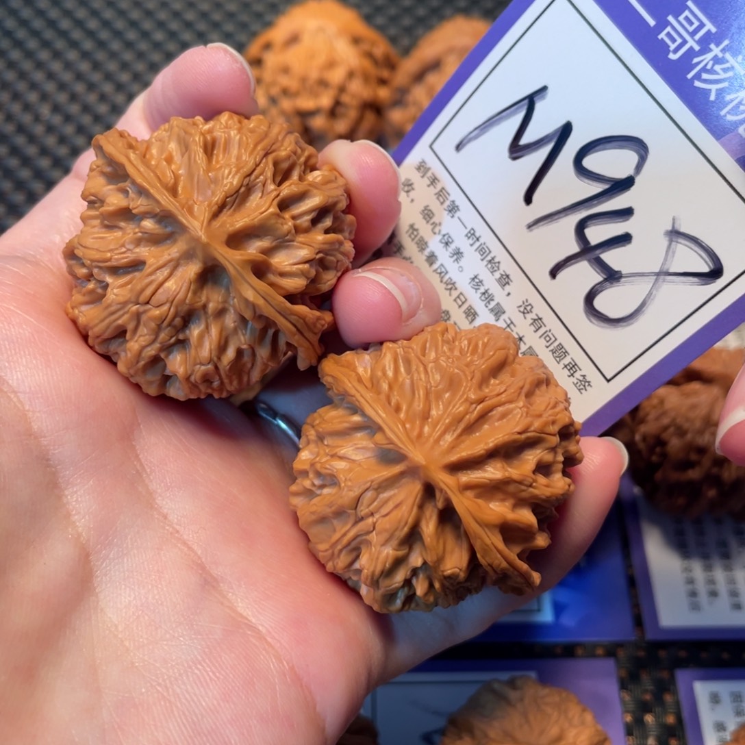 文玩核桃把件M948号苹果园42