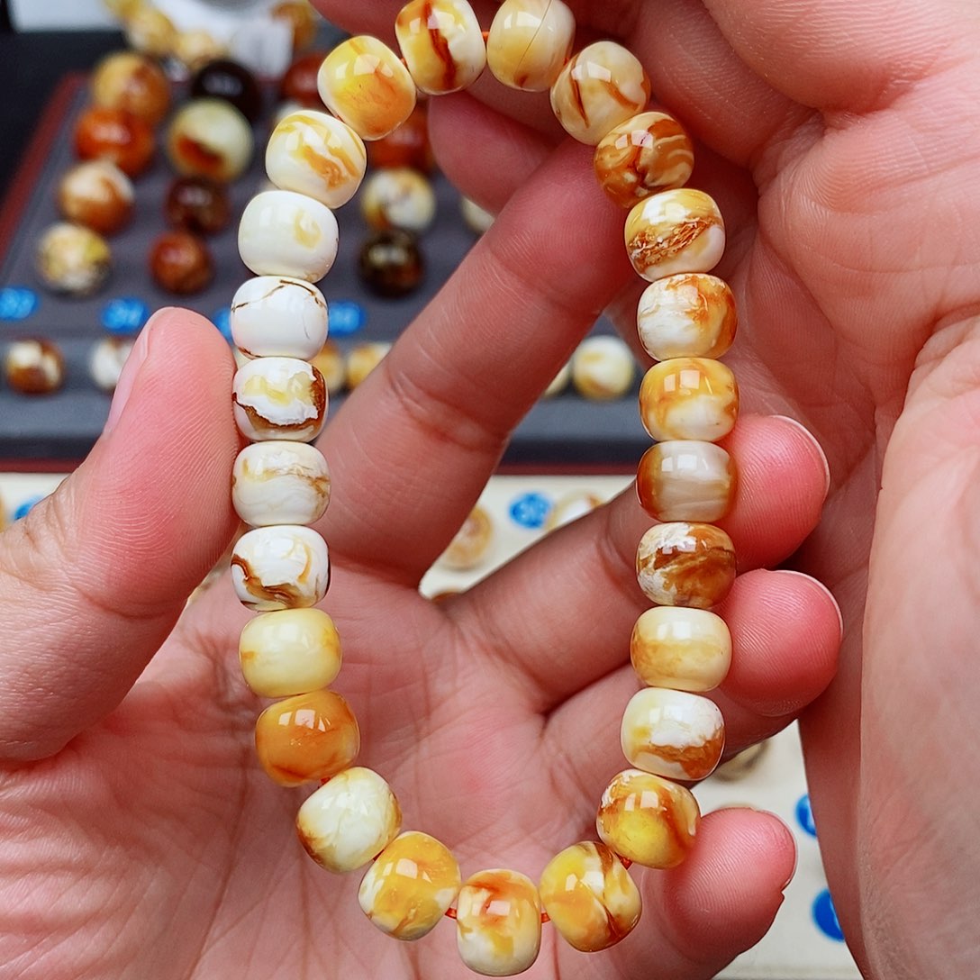 未镶嵌蜜蜡裸石蜜蜡