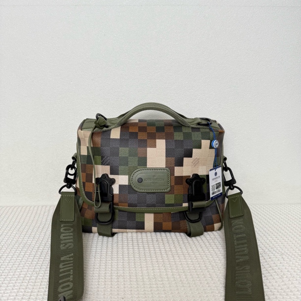 99新 LouisVuitton/路易威登  6228/芯片款绿色马赛克可手提邮差