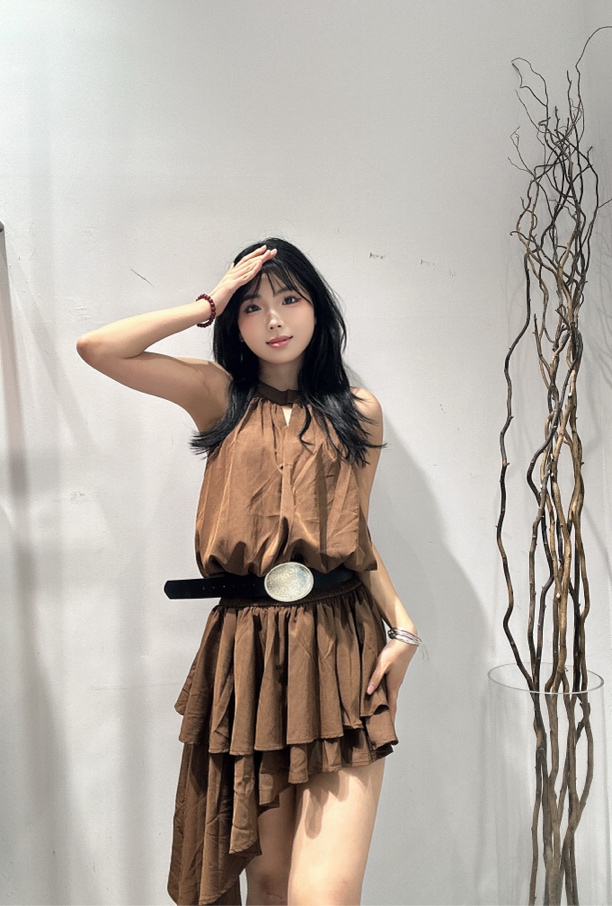 甜辣复古无袖收腰不规则挂脖气质连衣裙女裙
