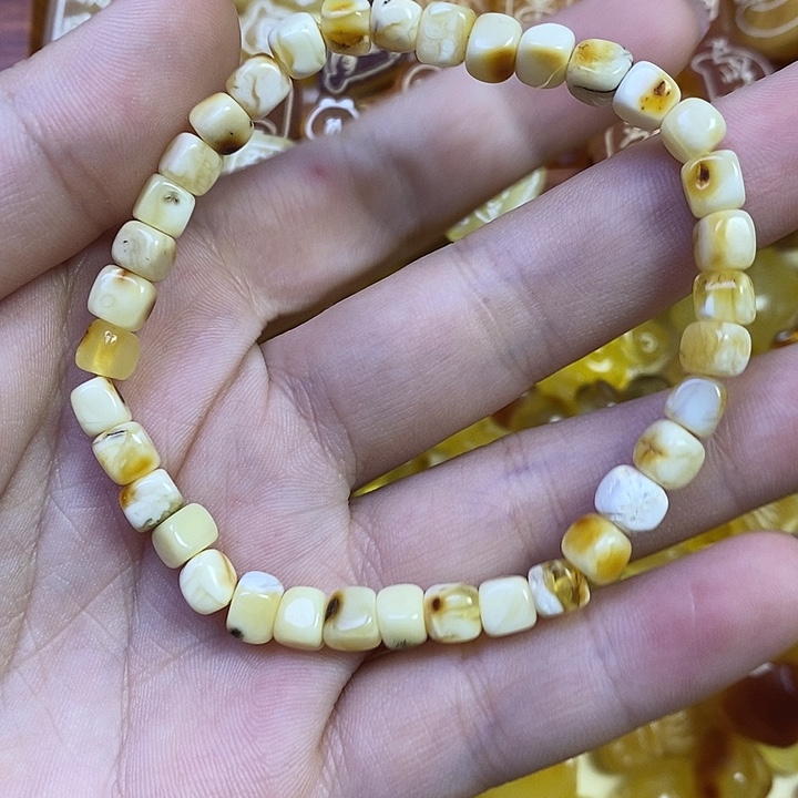 吊坠橄榄核白花蜡手串福利