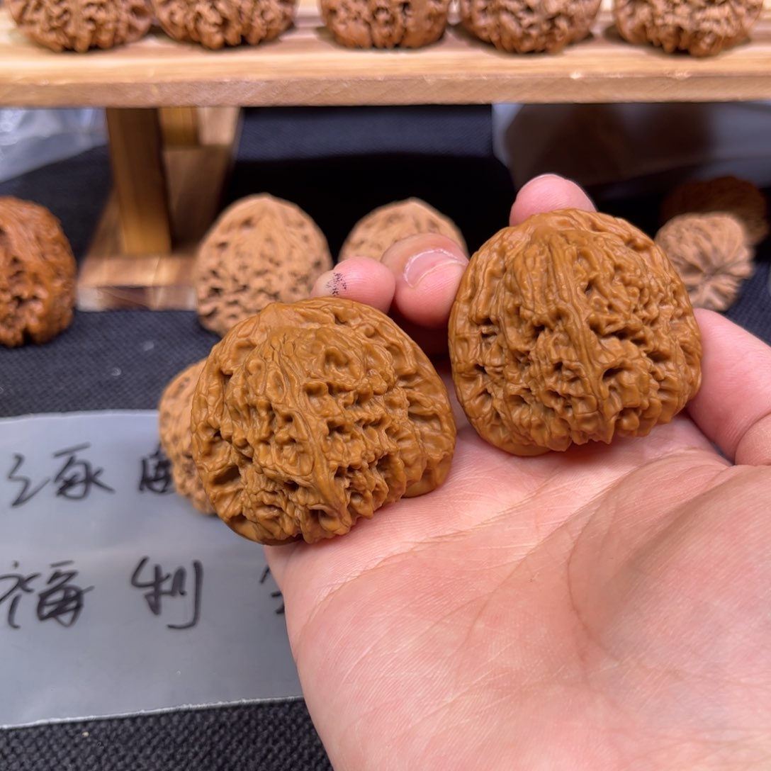 文玩核桃吊坠e****.核桃