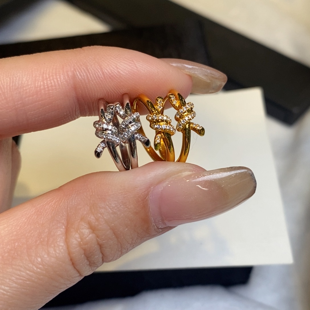 钻石耳饰18K金镶嵌设计款小O型耳扣 多样性一对发货