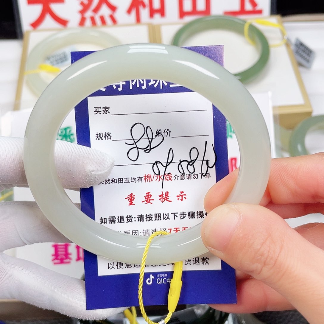 和田玉手镯未镶嵌