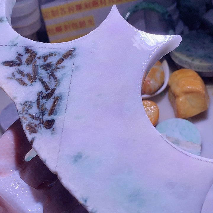 翡翠未镶嵌颈饰边角料