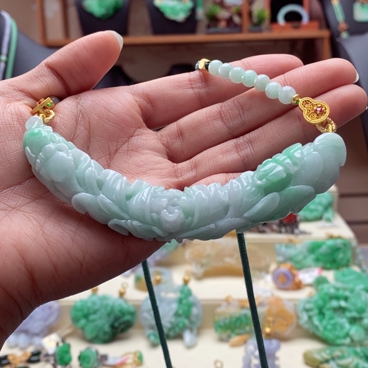 翡翠颈饰未镶嵌翡翠吊坠