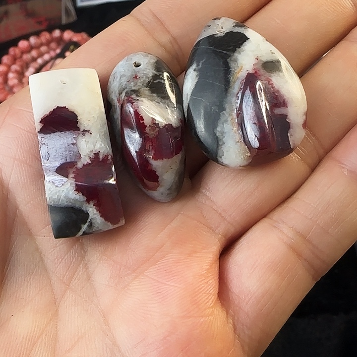 天然辰砂贵州万山天然大晶体朱砂吊坠正品