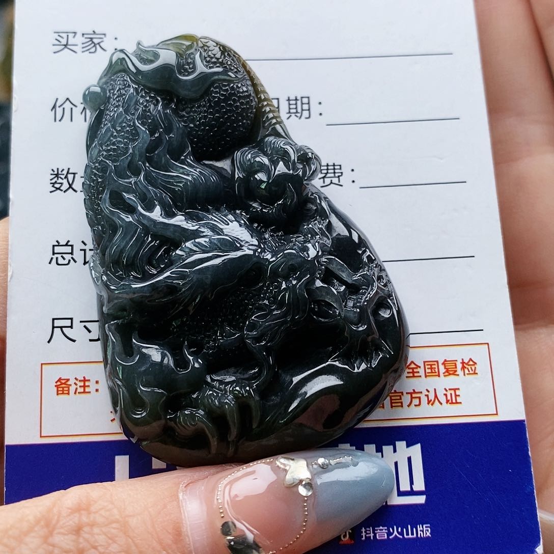 翡翠颈饰未镶嵌知****6龙牌