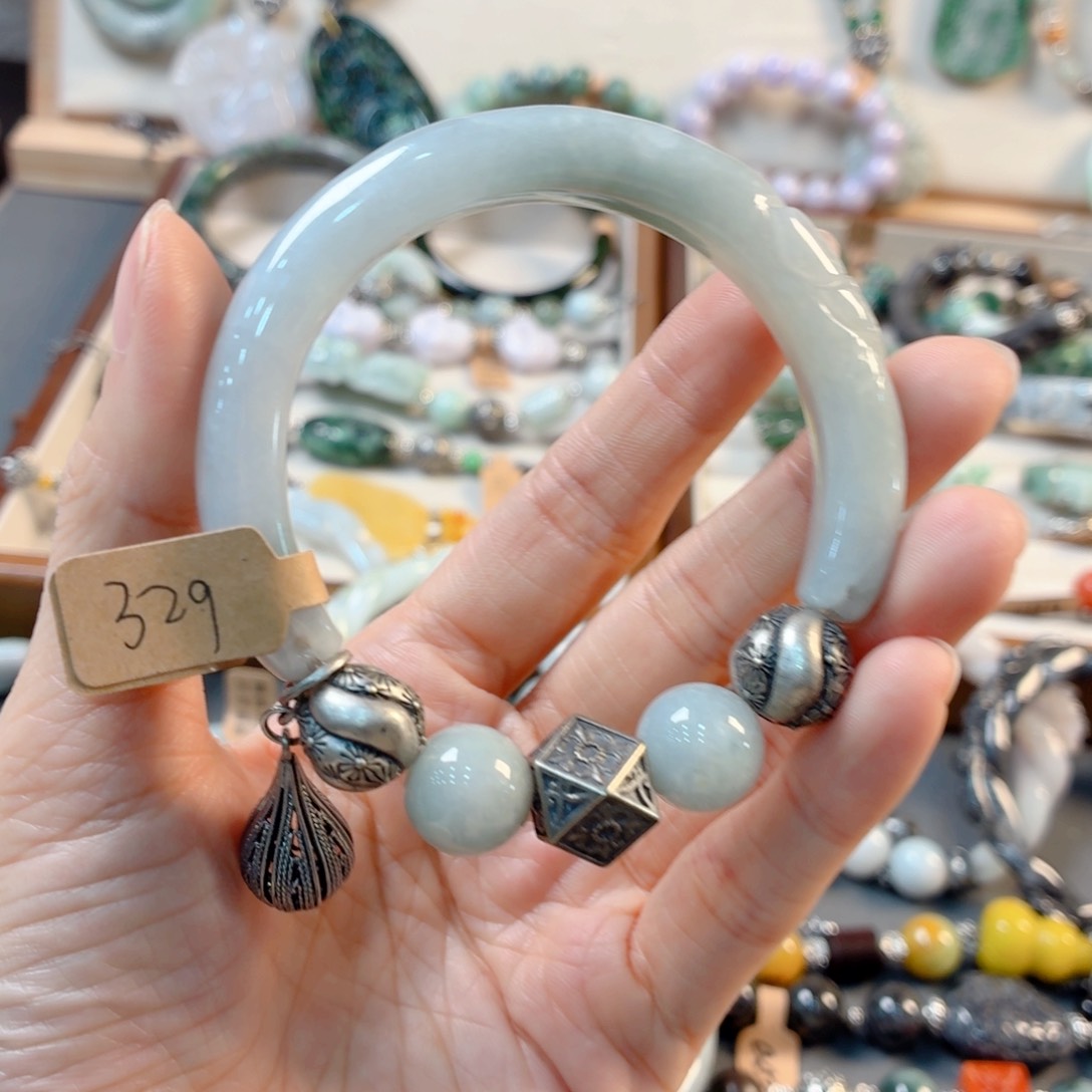 雅***雅翡翠未镶嵌颈饰手串