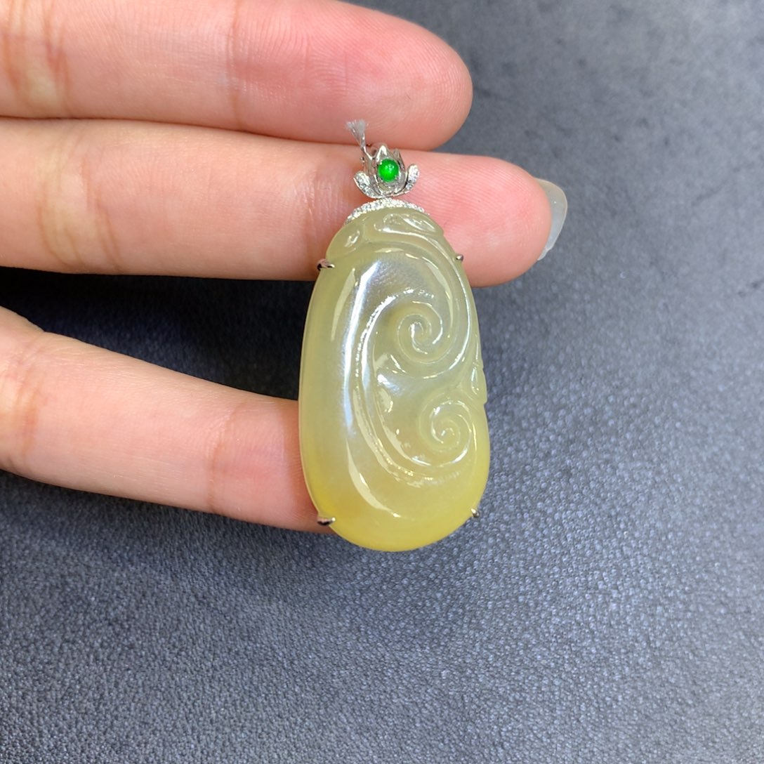 翡翠18K金镶嵌颈饰翡翠