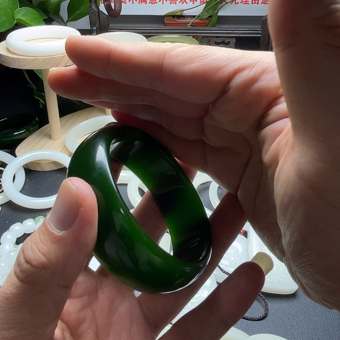 自***人56➕圈口大轮胎菠菜绿手镯