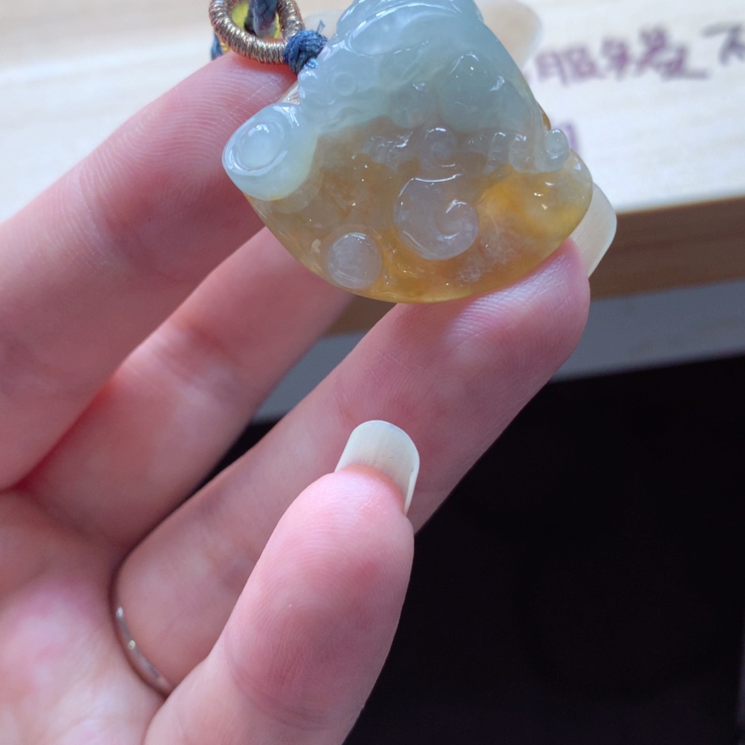 翡翠颈饰未镶嵌吊坠