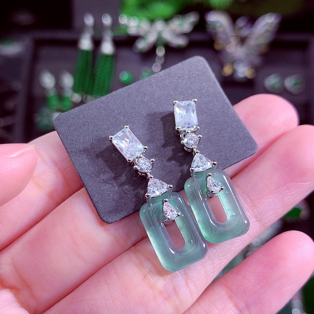 颈饰未镶嵌翡翠天然