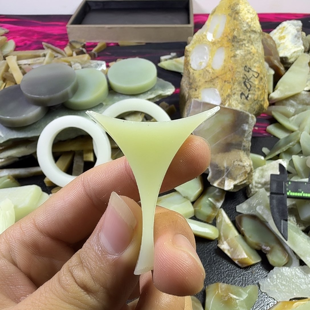 和田玉（糖玉）未镶嵌挂件