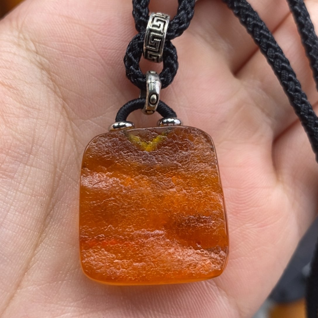 琥珀吊坠(赠链)未镶嵌