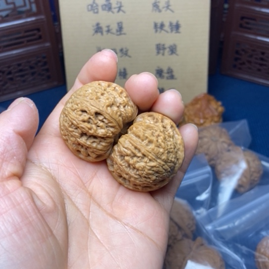 文玩核桃把件红宝石37