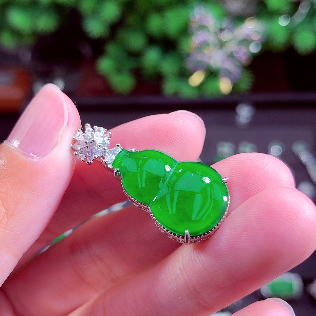 颈饰未镶嵌翡翠天然