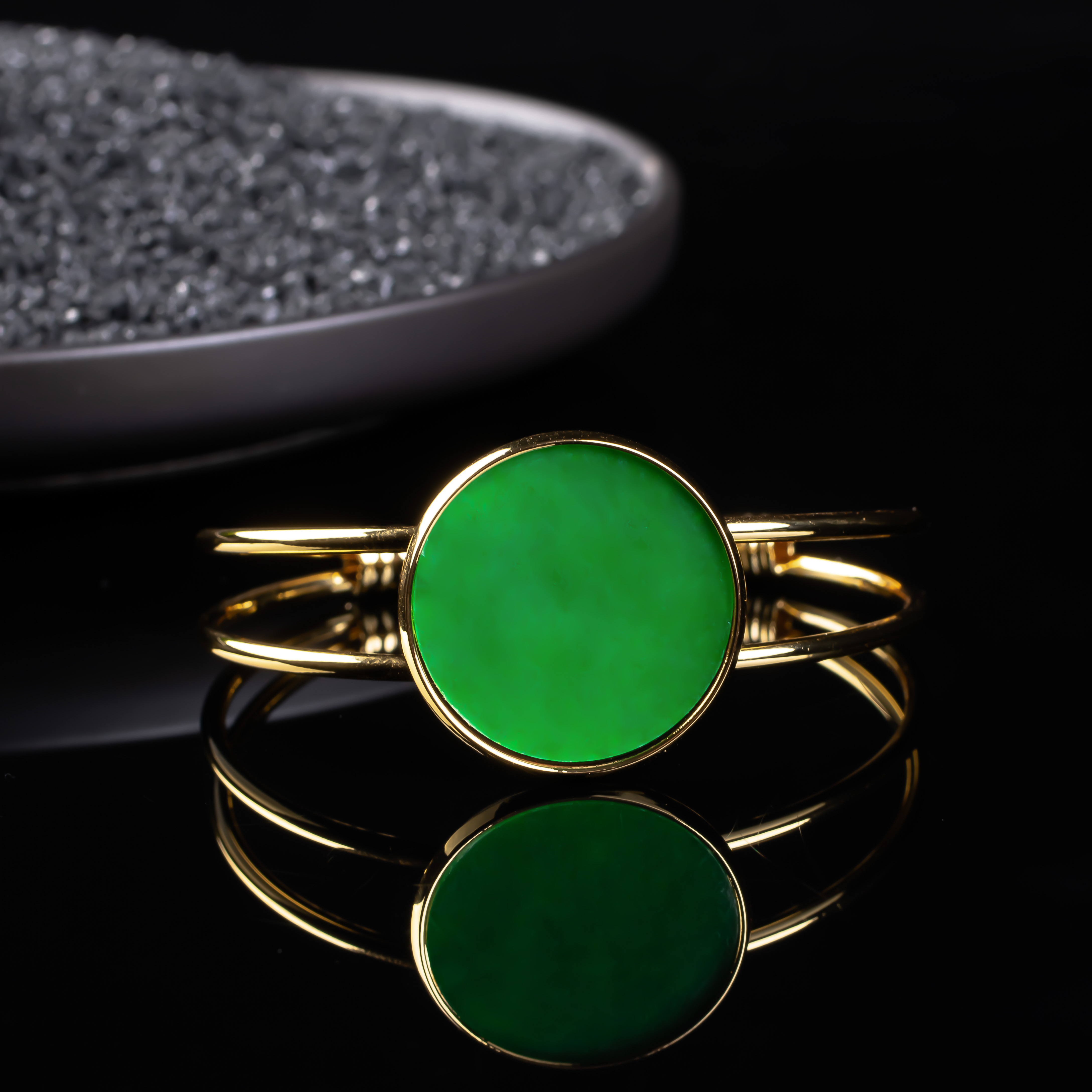 钛钢手镯 复古宫廷冰绿精致绿镀金精美珠宝手镯