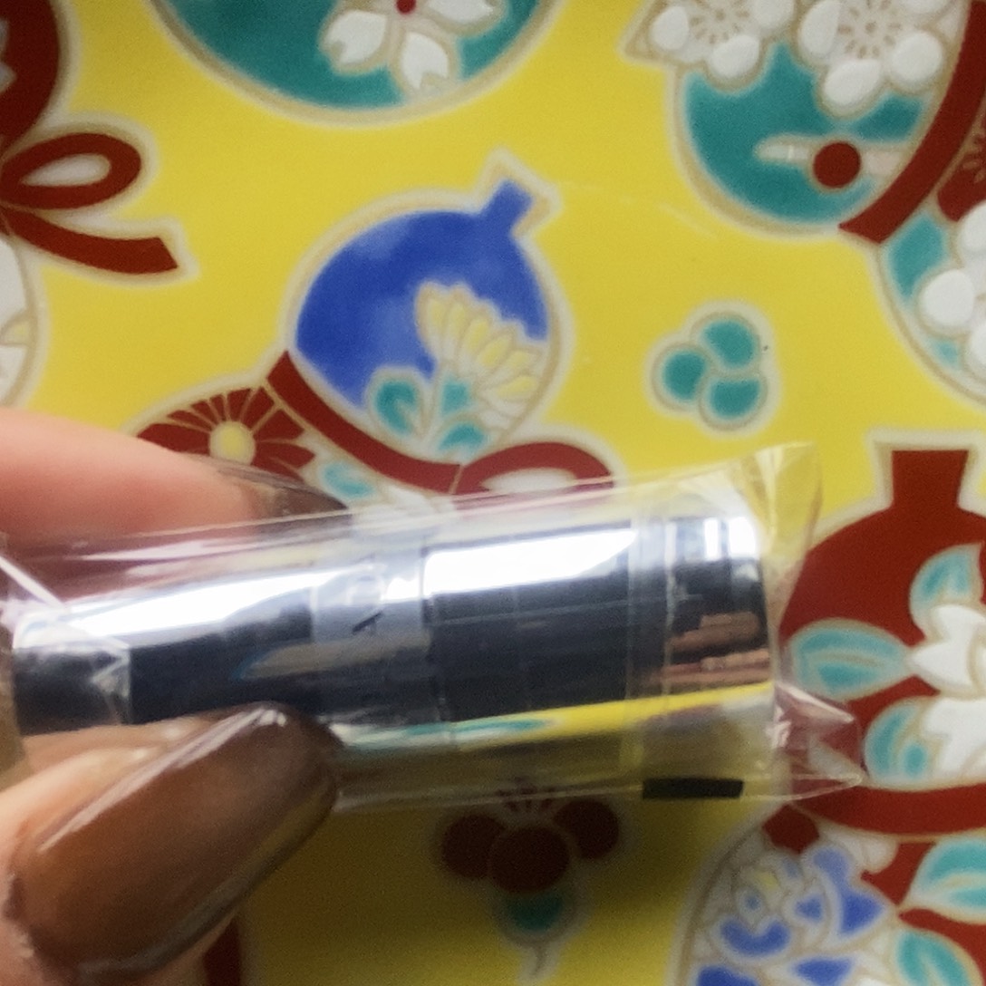 志***纪唇膏两个 健健康康平平安安