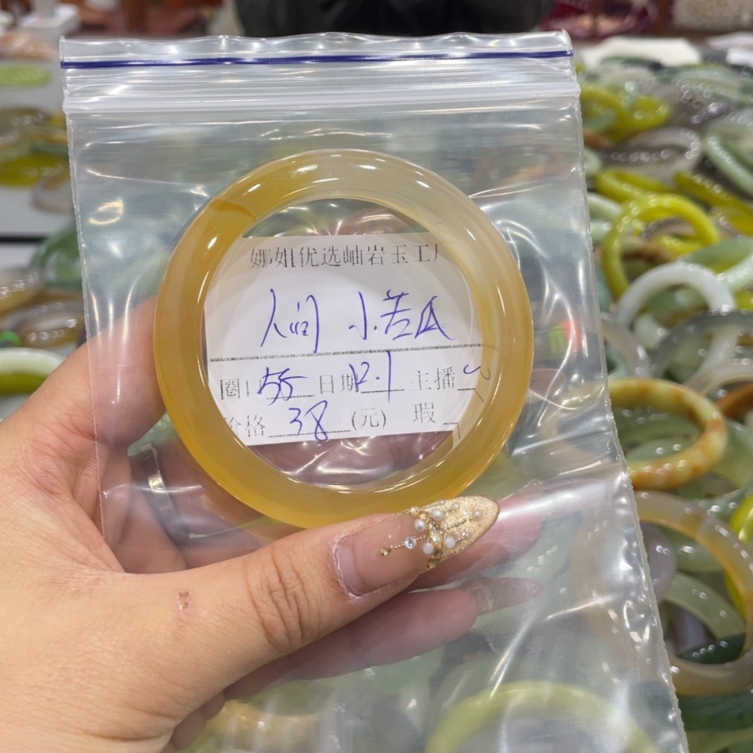 人***瓜蛇纹石玉未镶嵌手镯