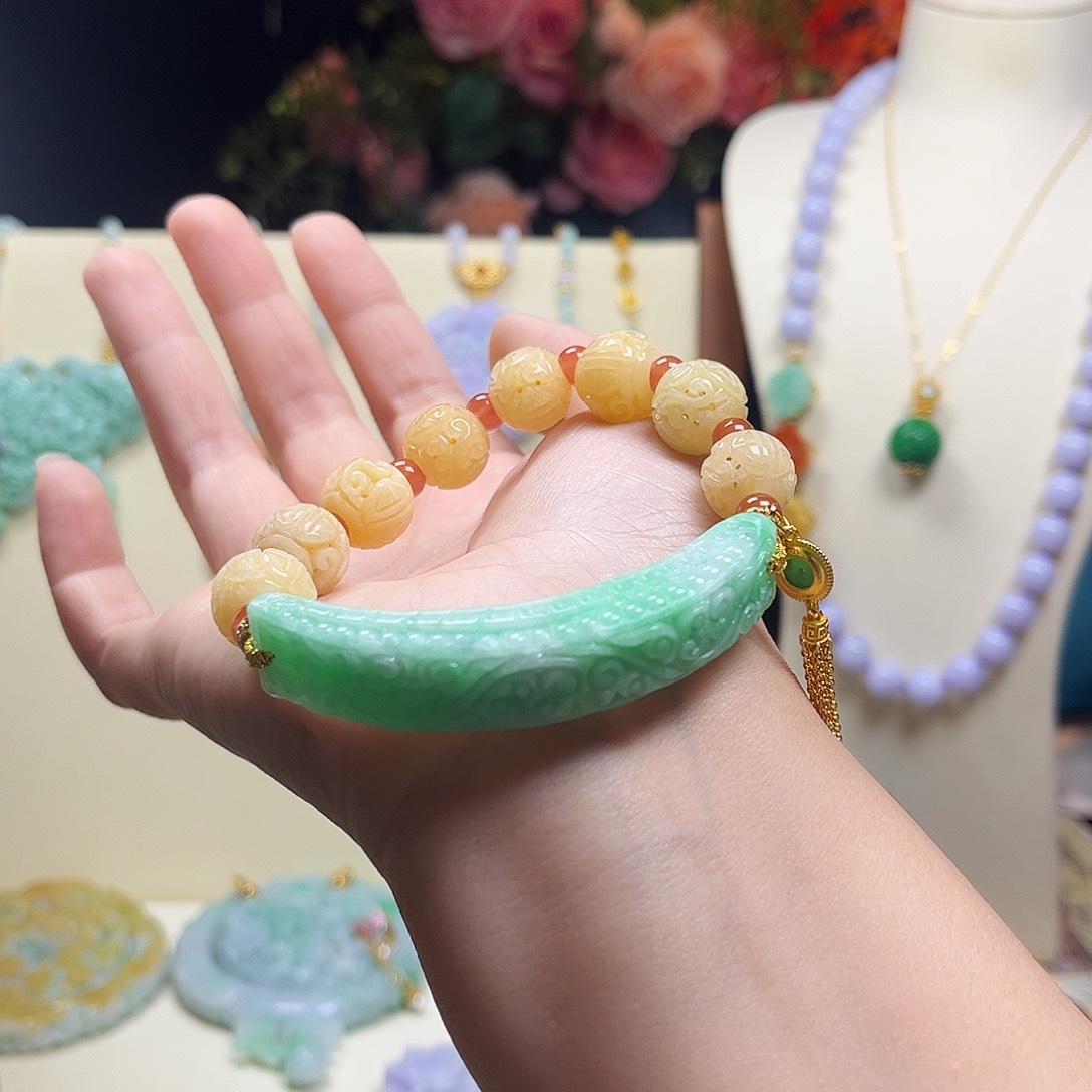 翡翠颈饰未镶嵌m****0天然