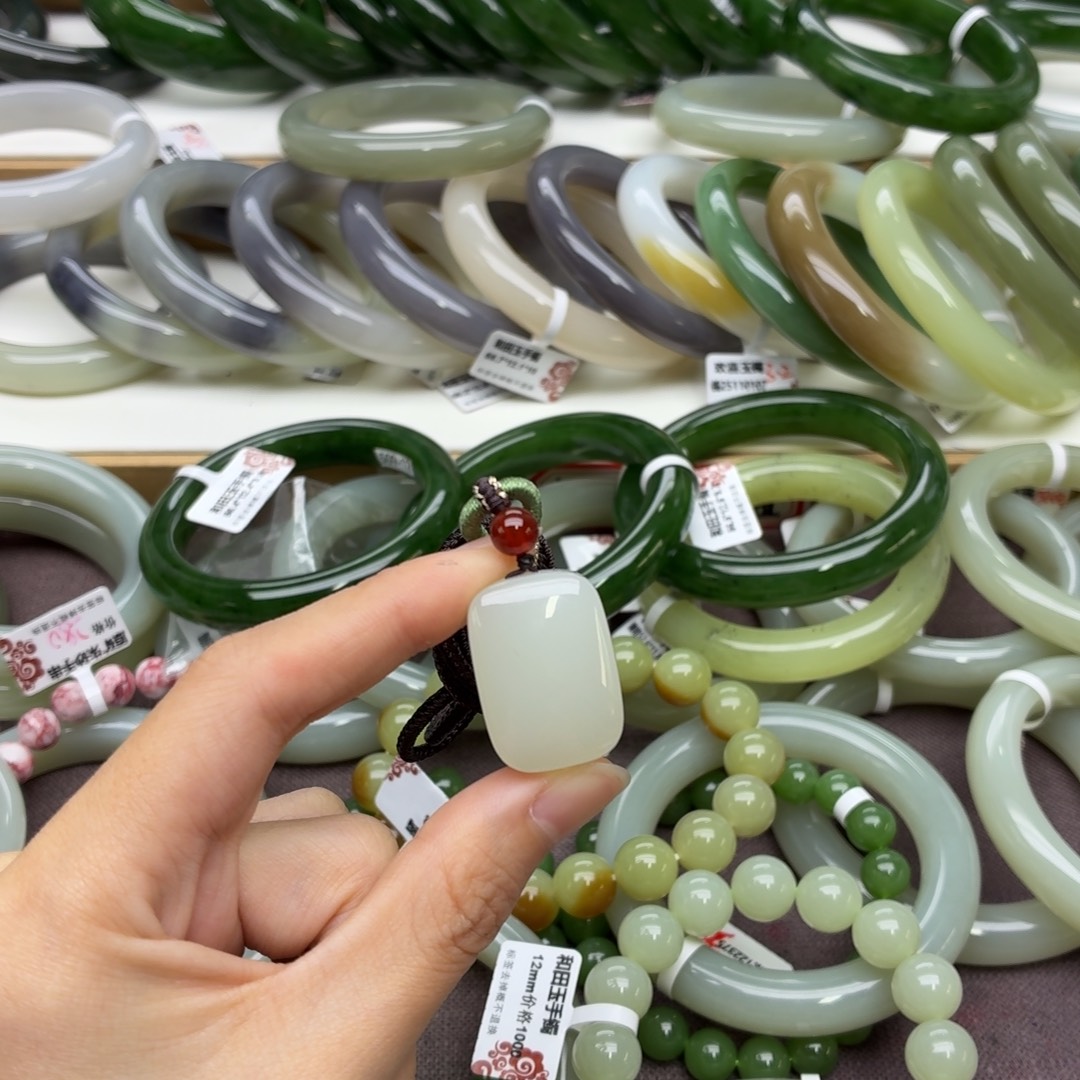 欭***惗和田玉未镶嵌手镯