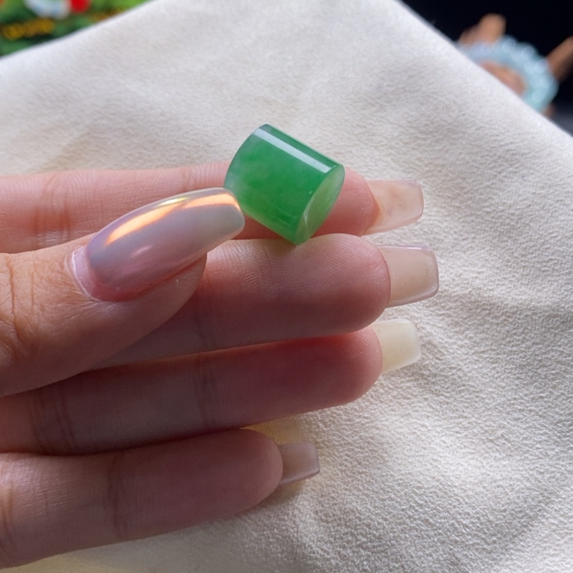 【闪购商品】翡翠颈饰未镶嵌满辣阳绿桶珠