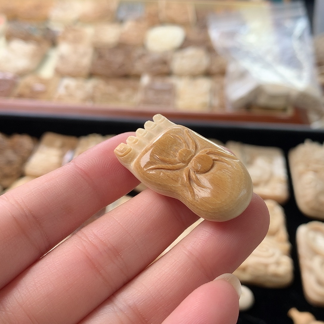 泥塑不打孔联系客服