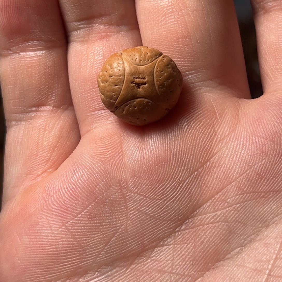 桃核吊坠17.2mm麒麟眼，开孔不退，偏远不包
