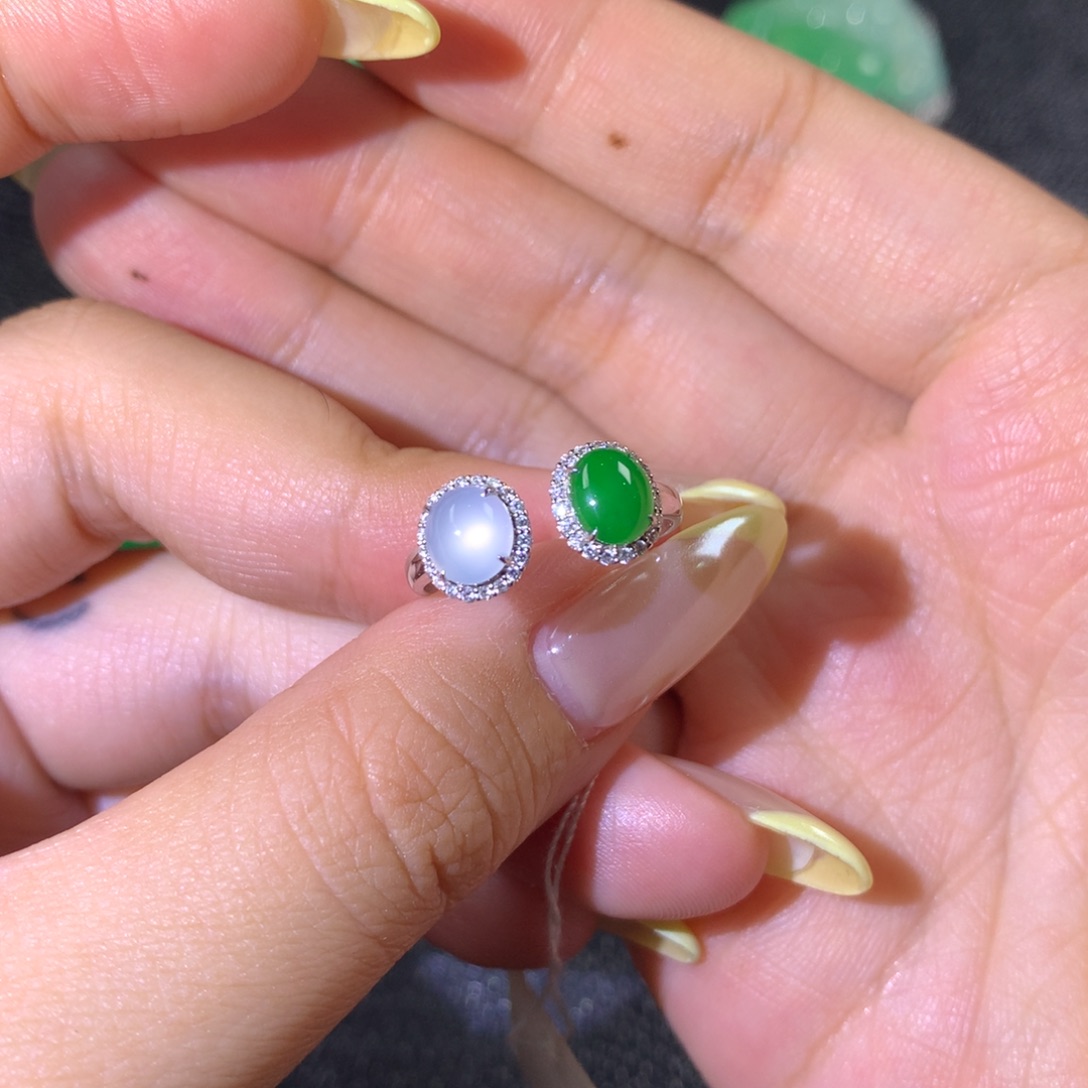 翡翠戒指18K金镶嵌翡翠