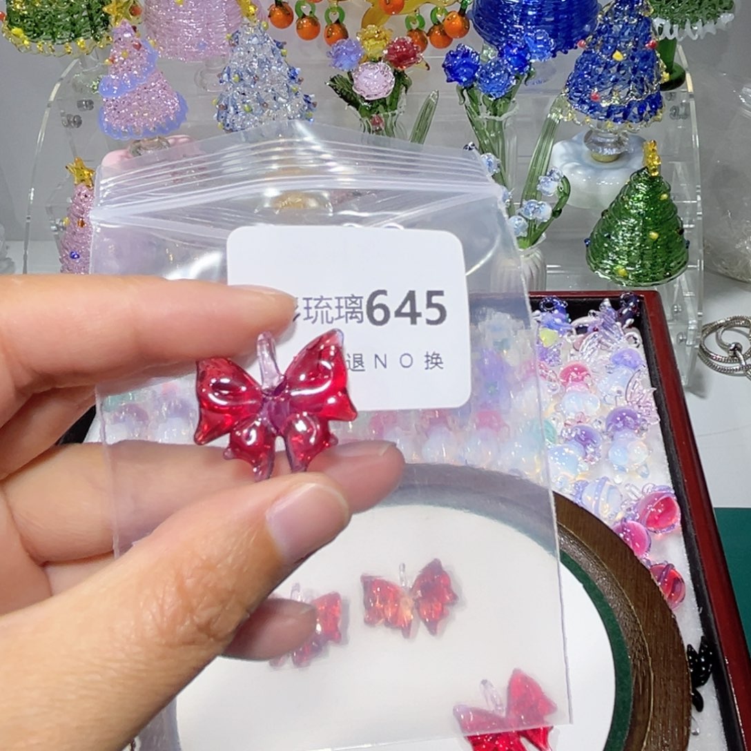 陆***白玻璃颈饰645红色蝴蝶结