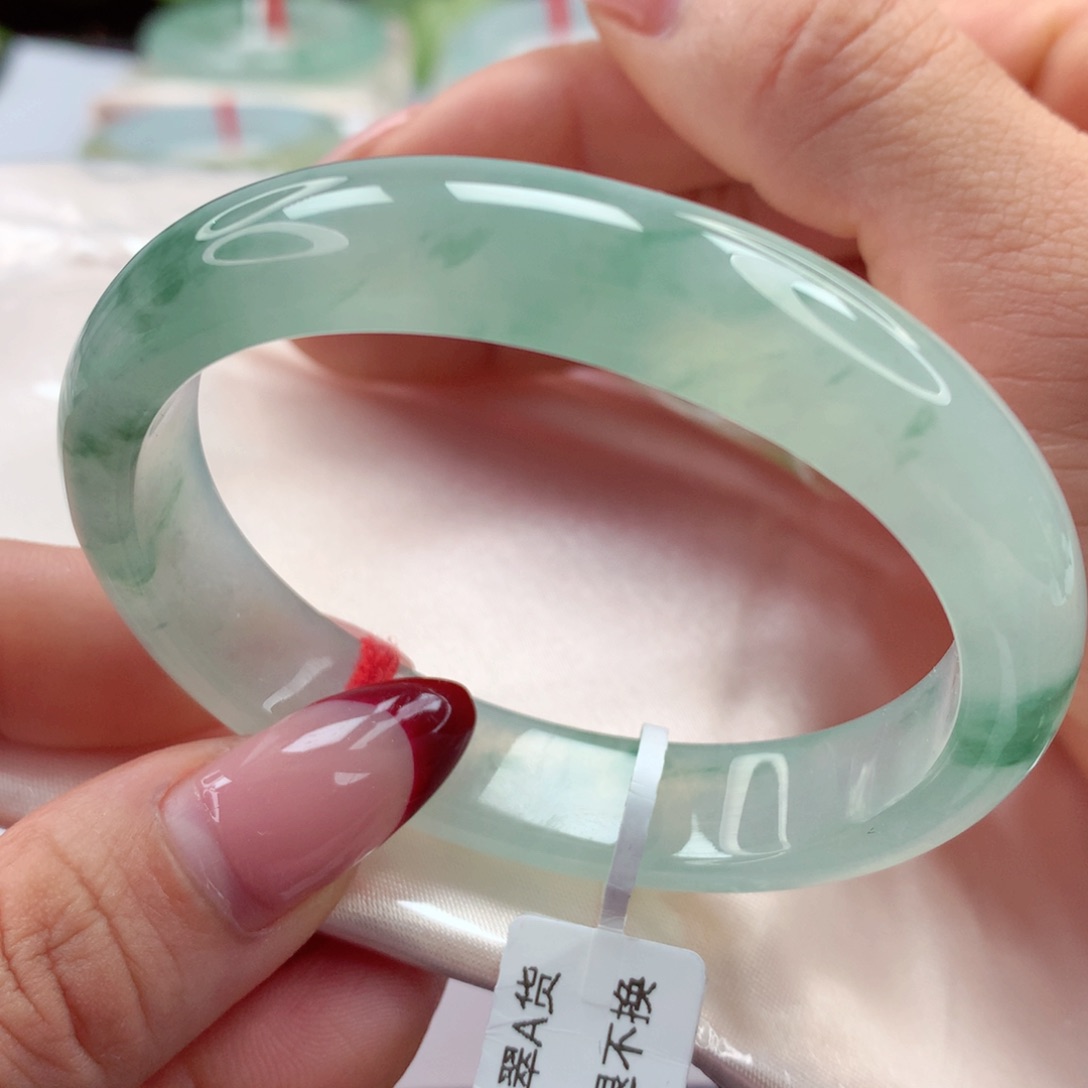 翡翠手镯（贵妃镯）未镶嵌55.5冰胶共存 起荧光 小柒