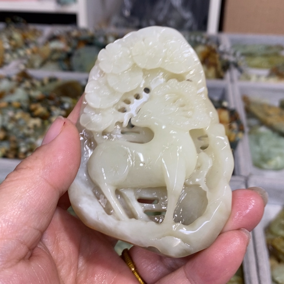 蛇纹石玉颈饰未镶嵌