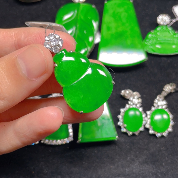 翡翠颈饰银S925镶嵌吊坠