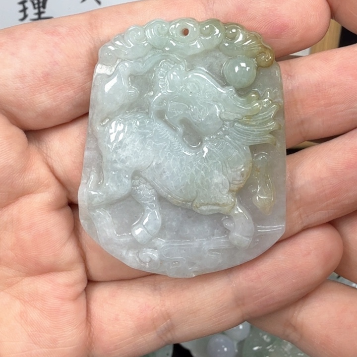 翡翠挂件未镶嵌翡翠